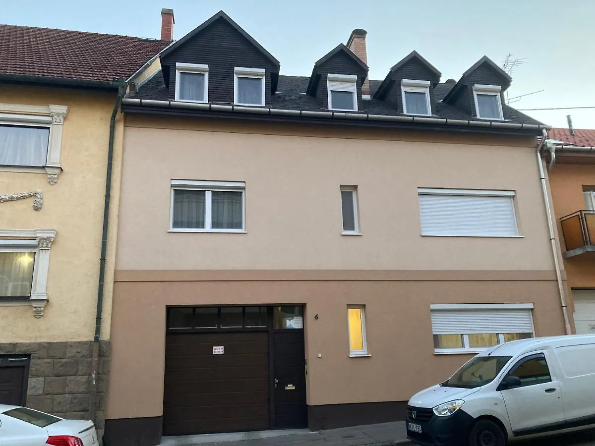 Oreo Apartman Eger Apartamento